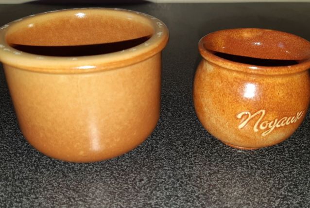 Pot à olives avec son pot pour les noyaux