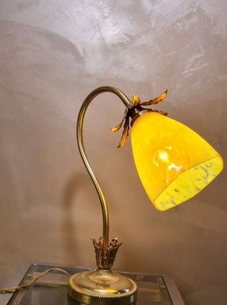 lampe acier doré  ,avec tulipe pate de verre jaune marbré an