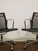 Paire de fauteuils Charles et Ray Eames par Vitra modèle EA 