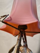 lampe fer forgé de 1920 a 30, avec patine or  avec jolie tul