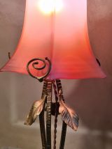 lampe fer forgé de 1920 a 30, avec patine or  avec jolie tul