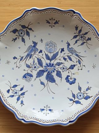 Assiette murale  en faïence de Moustiers décor bleu