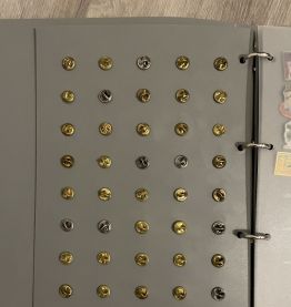 Malette de 65 PIN'S 
