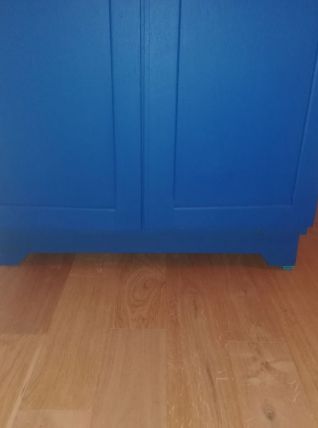 Ancien vestiaire de l'armée, armoire en bois