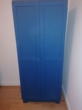 Ancien vestiaire de l'armée, armoire en bois