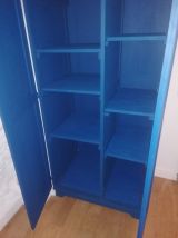 Ancien vestiaire de l'armée, armoire en bois