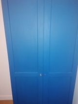 Ancien vestiaire de l'armée, armoire en bois