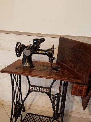 Ancienne machine a coudre SINGER