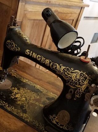 Ancienne machine a coudre SINGER