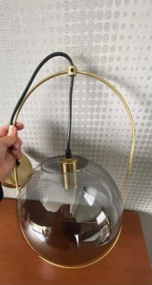 Suspension globe en verre et support métal doré 