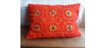 Coussin brodé à la main vintage