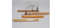 Lot de 4 cintres vintage