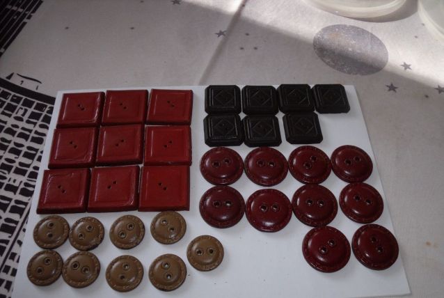 BOUTONS EN CUIR