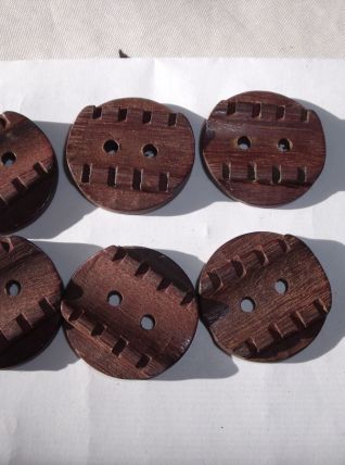 BOUTONS EN BOIS