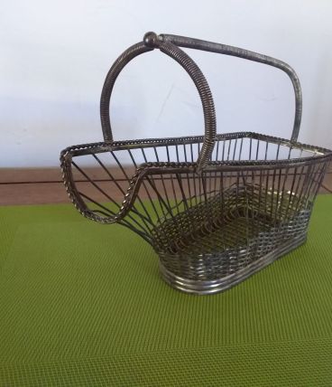 Porte bouteille en métal argenté. 