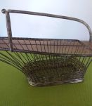 Porte bouteille en métal argenté. 