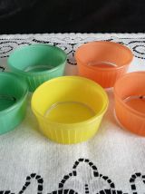 Suite de 5 ramequins aux couleurs pop