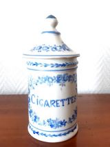 Pot d'apothicaire cigarettes en porcelaine 