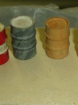 FIGURINES