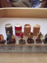 FIGURINES