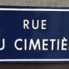 Ancienne plaque de rue "Rue du cimetière"