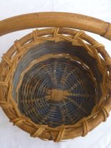 Panier ancien rond en osier à décor d'oies