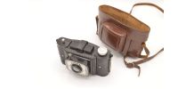 Appareil photo vintage Uni-Fex dans étui en cuir marron
