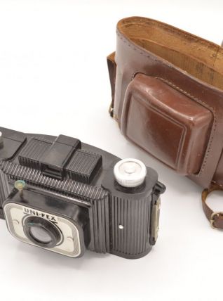 Appareil photo vintage Uni-Fex dans étui en cuir marron