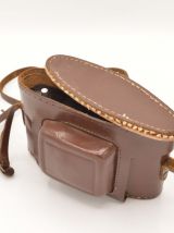 Appareil photo vintage Uni-Fex dans étui en cuir marron
