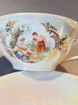 Duo de tasses en porcelaine nacrée