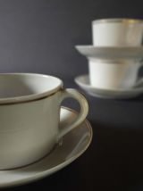 Tasses et soupes en porcelaine de Couleuvre