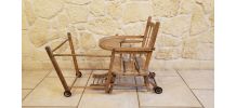 Ancienne chaise haute en bois à restaurer