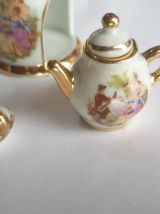 Mini tisanière porcelaine de limoges signée RP scène galante