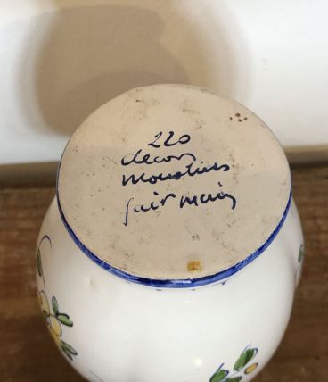 Vase Moustiers