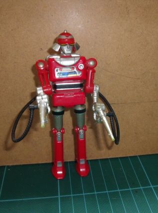 FIGURINES 