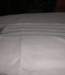 nappe ancienne brodée avec décor feuilles de houx - coton bl