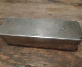 Seringues,pistons verre dans boîte inox