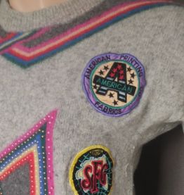 Pull laine écussons multicolore  perles 