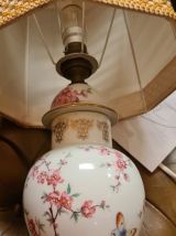 lampe asia porcelaine motif papillon  et fleural  electricit