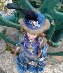 POUPEE EN PORCELAINE 