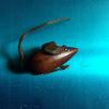 Ancienne broche en forme de souris en bois 