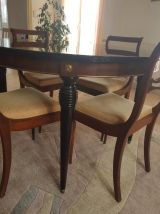 table ronde acajou laqué et ses 6 chaises, diam 115
