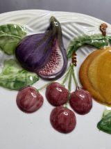 Ensemble 8 assiettes en barbotine FG décor de fruits 