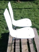 Paire de chaises blanches en plexiglas 
