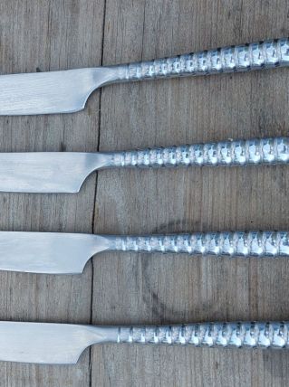  4 couteaux en inox