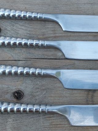  4 couteaux en inox
