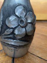 Vase en étain signé Rispal