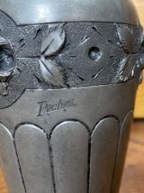 Vase en étain signé Pechez