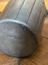 Vase en étain signé Pechez