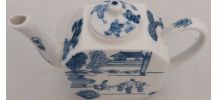 Théière en faience de la fin du xixeme. 